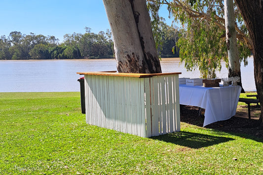 White Pallet Bar