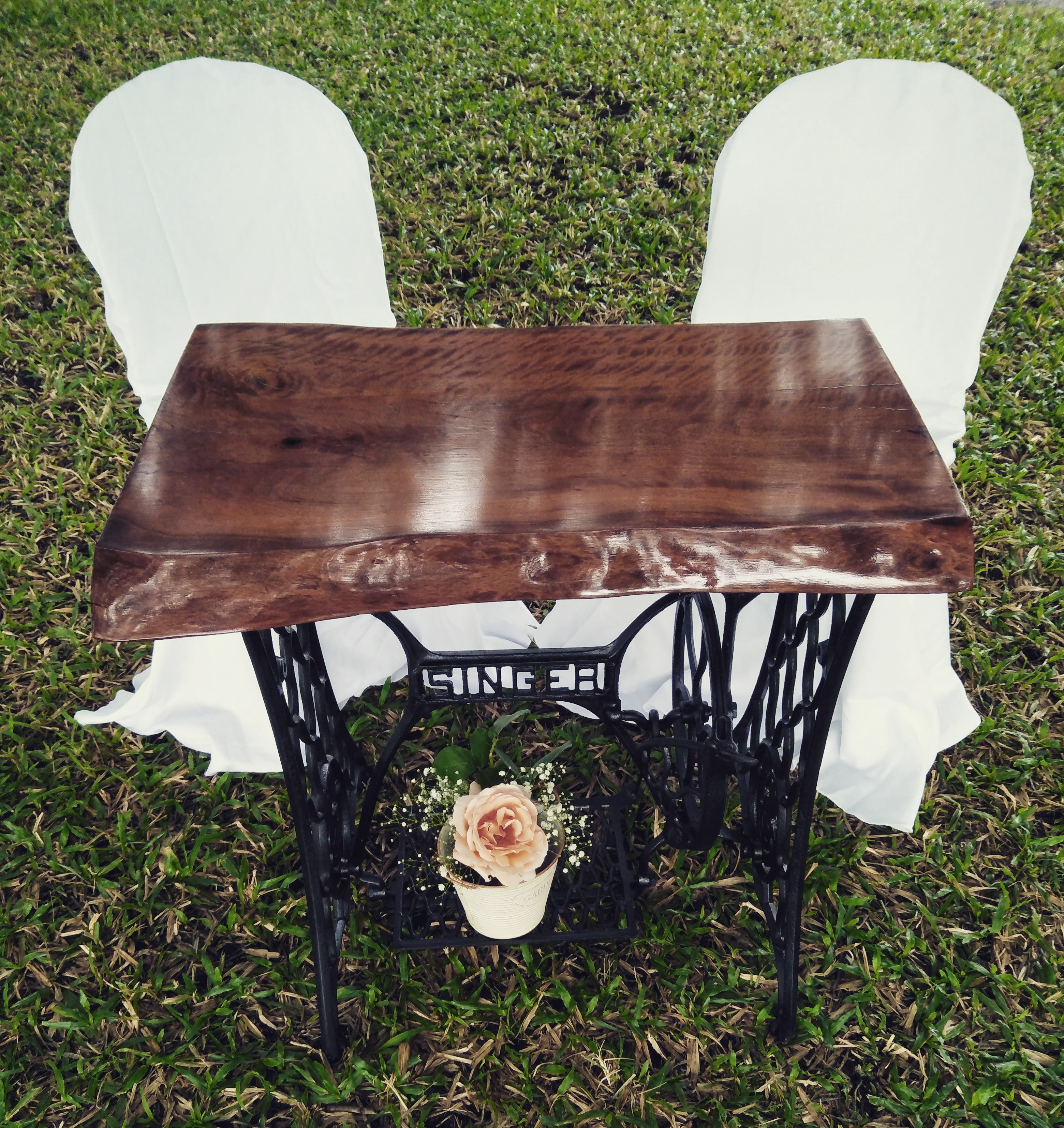 Singer Signing Table – Ace Wedding and Party Hire